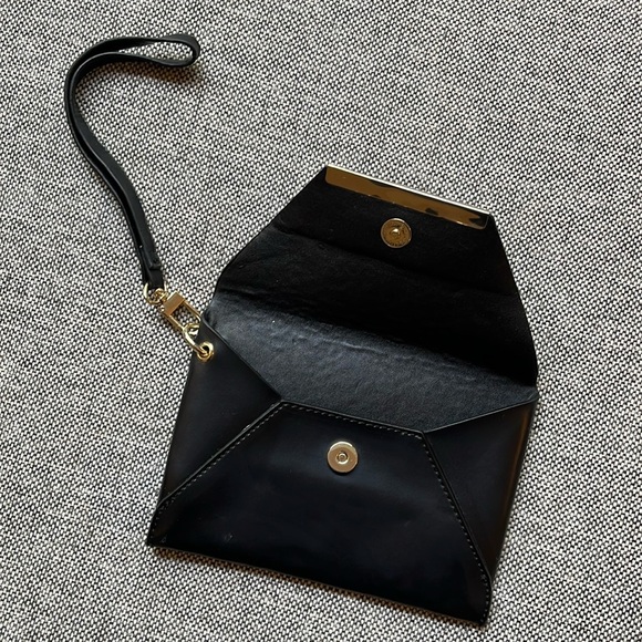 ✨ BCBG MAXAZRIA Wristlet / Clutch ✨ - Picture 4 of 9